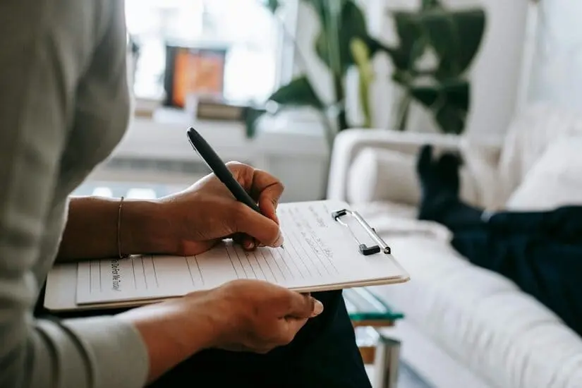 Validation d'un questionnaire et enquête d'opinion pour les réfugiés en Norvège